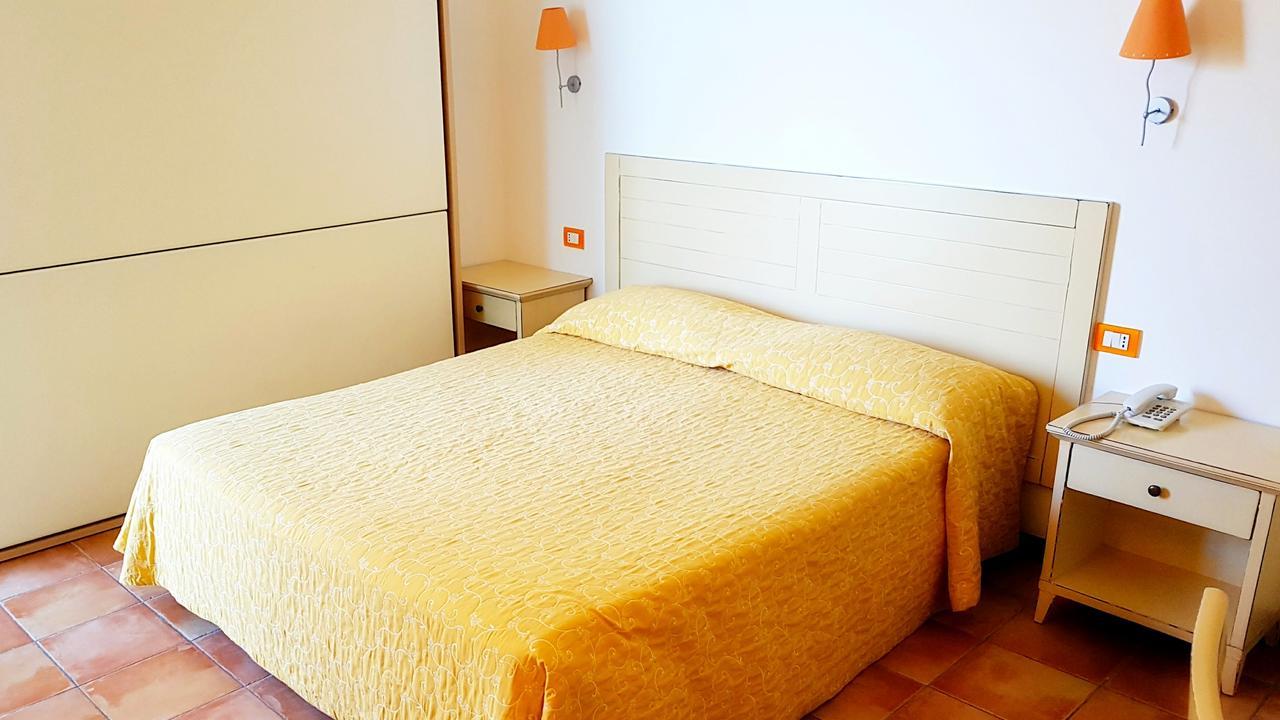 Hotel Villa Tramonto Direttamente Sul Mare San Vincenzo Extérieur photo