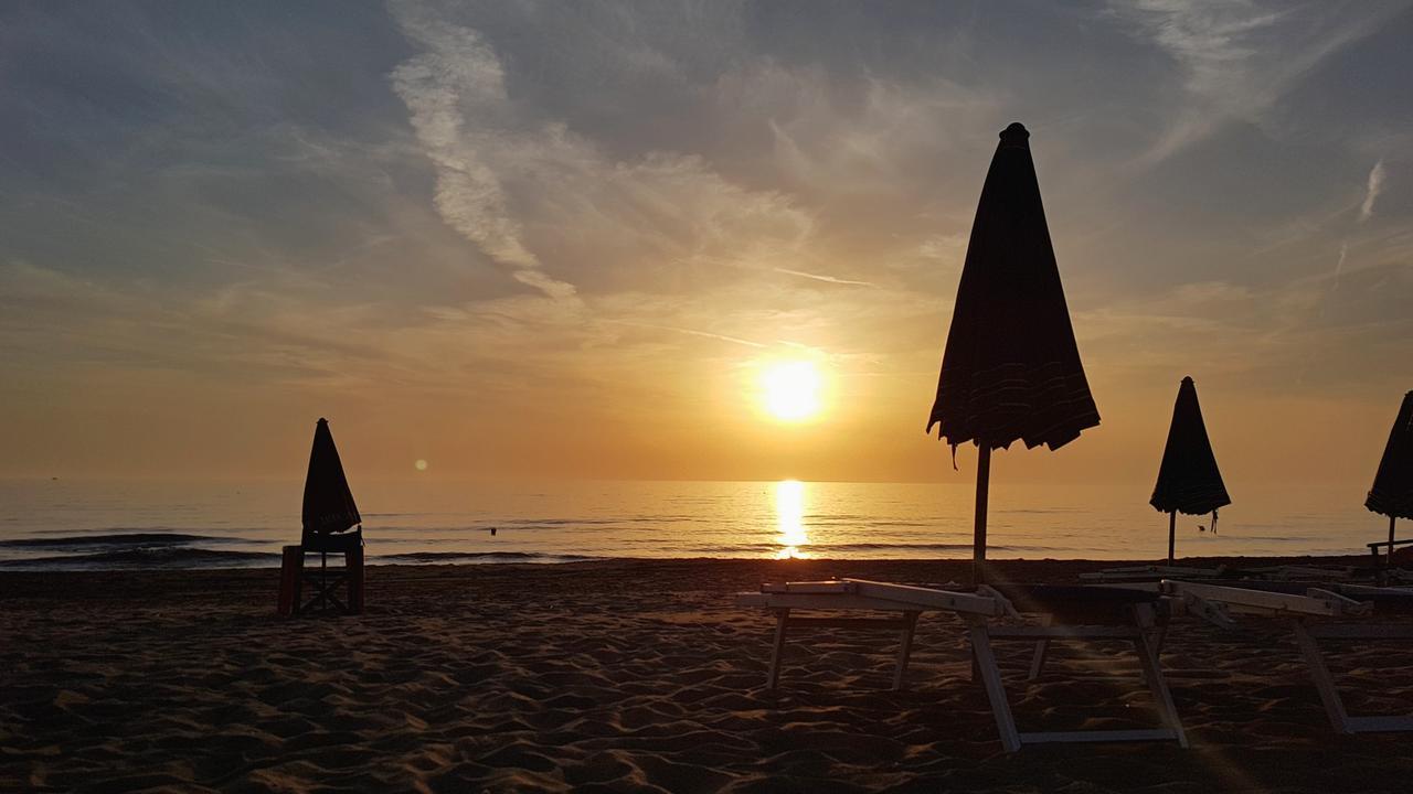 Hotel Villa Tramonto Direttamente Sul Mare San Vincenzo Extérieur photo